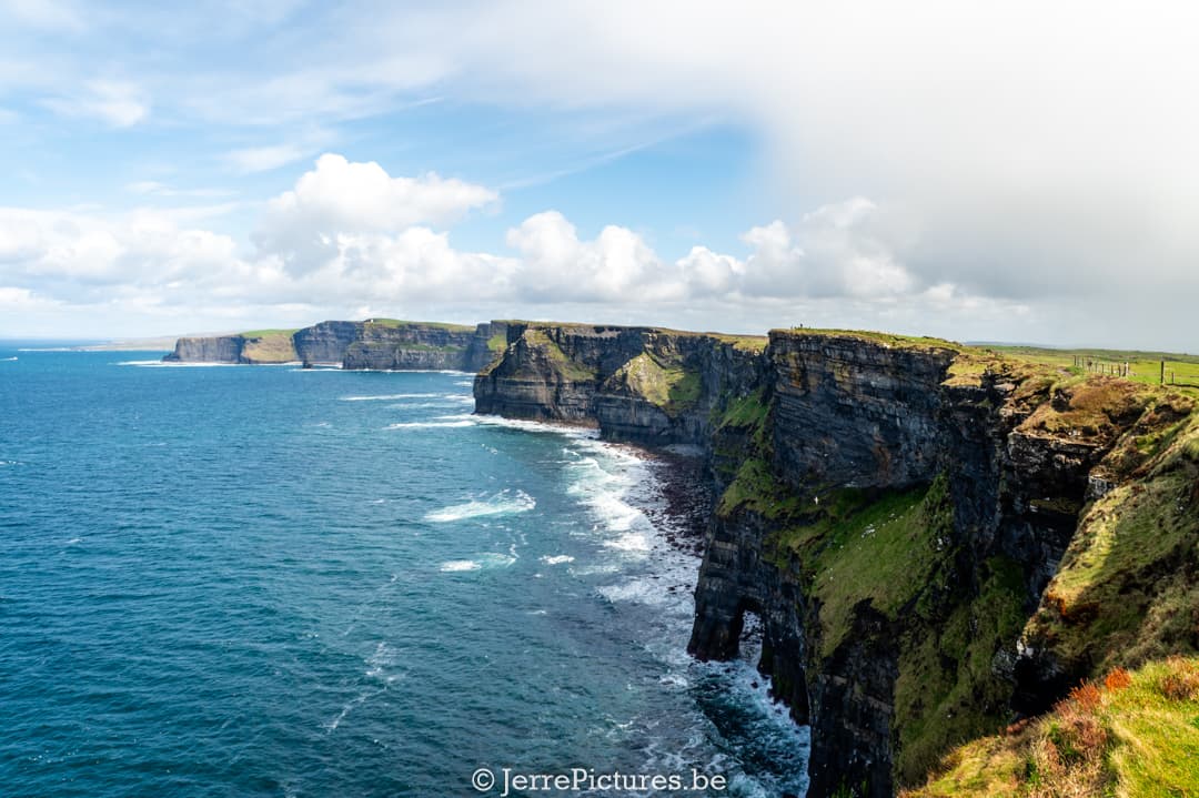 De Kliffen van Moher in Ierland onthuld, een UNESCO-werelderfgoed